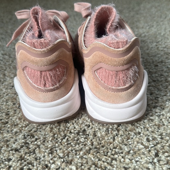 Chanel Pink Interlocking CC Logo Sneakers size 36.5. - Picture 6 of 11